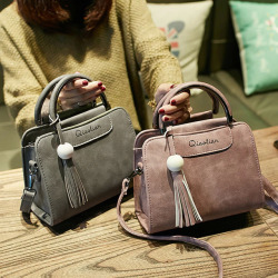 Free shipping, 2019 new women handbags, simple fashion flap, trend tassel woman messenger bag, Korean version shoulder bag.